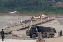 Không có chuyện cầu phao bị đứt hay trôi dạt