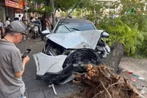 Nữ tài xế ô tô đâm liên hoàn 10 xe máy ở Hà Nội