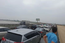 Ùn tắc kéo dài trên tuyến cao tốc Cao Bồ - Mai Sơn ngày mùng 2 Tết