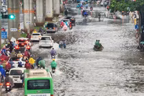Hà Nội mưa trắng trời, ngập úng, giao thông bị gián đoạn