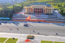 Phó Chủ tịch MTTQ Việt Nam Hà Thị Nga chuẩn bị tiếp xúc cử tri tại Lai Châu