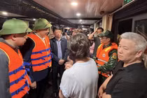 Cháy tàu du lịch trên vịnh Hạ Long, 41 người được cứu