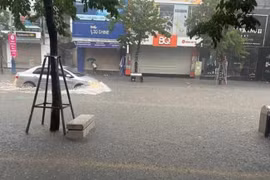 Mưa lớn, nhiều tuyến đường ngập sâu ở Nghệ An