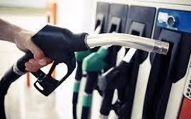 Giá xăng RON95 tăng thêm 340 đồng/lít