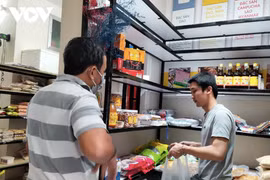 Hàng đặc sản Tết ở TP HCM khan hiếm, giá tăng