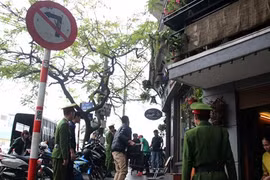 Khởi tố vụ án người phụ nữ gây thương tích cho cán bộ “giành lại vỉa hè“