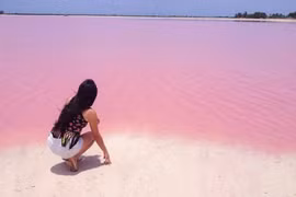 Lạ kỳ hồ nước màu hồng đẹp như chốn thiên đường