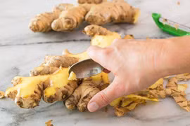 Điều gì xảy ra khi ăn gừng không gọt vỏ? 