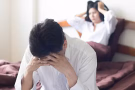 Mệt mỏi vì vợ hay giận dỗi chồng một cách vô cớ