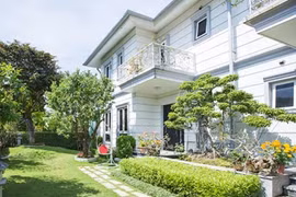 Bên trong biệt thự lộng lẫy như cung điện của ca sĩ Hồ Quỳnh Hương