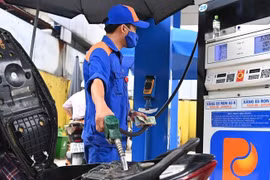 Giá xăng dầu hôm nay: Xăng RON 95 sát ngưỡng 25.000 đồng/lít