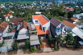 Khám phá ngôi nhà với hệ mái ngói xếp tầng độc lạ ở Quảng Ngãi