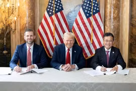 Lý do cổ phiếu KBC nhà Đặng Thành Tâm tăng trần khi ông Trump đắc cử?