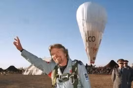 Tỷ phú Richard Branson gần 80 tuổi vẫn thích chơi ngông