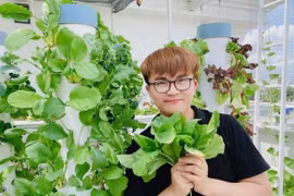 MC Đại Nghĩa bán món trang sức bằng kim cương để có thêm tiền cứu trợ bão lũ
