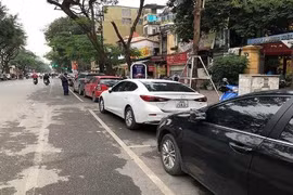Mỗi tháng tốn 5 triệu đồng gửi xe: Chịu sao nổi?