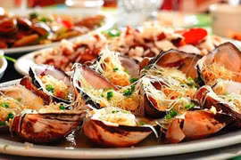 Thực phẩm để qua đêm như chứa độc cần lưu ý