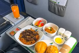 Doanh nghiệp bán suất ăn trên máy bay chưa thoát lỗ