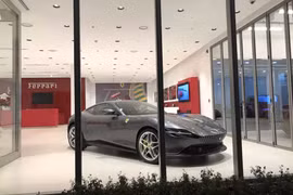 Đại gia Đắk Lắk chi 200 triệu gắn biển cho siêu xe 20 tỷ Ferrari Roma