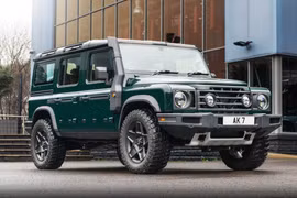 SUV địa hình Ineos Grenadier tung ảnh đậm chất cơ bắp, giá bán 92.300 USD