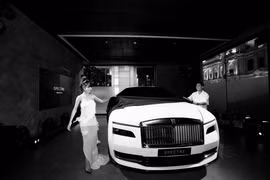 Xem xe siêu sang Rolls-Royce Spectre 2024 chạy điện của Minh Nhựa 