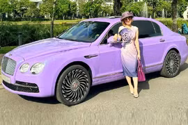 Ngắm siêu xe Bentley Continental Flying Spur “tím lịm” ở Vũng Tàu