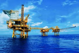 Lợi nhuận ngành dầu khí 2024 phân hóa: GAS và BSR có thể giảm
