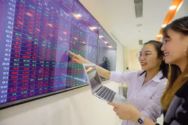 VN-Index sẽ đạt 1.350 điểm vào cuối 2024 dựa trên những yếu tố nào?