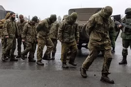 Lũ đoàn Ukraine buông súng đầu hàng, lính tháo chạy hơn nửa