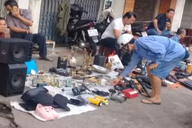 Đi chợ hàng hiệu vỉa hè