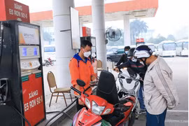 Giảm thuế môi trường, giá xăng giảm 2.200 đồng/lít