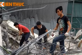 Ảnh: Người dân “thầu” bãi đồng nát khổng lồ trên vỉa hè Hà Nội