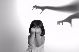 Bị dí thuốc lá vùng kín, tâm lý của bé gái sau này ra sao?