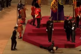 Gallery - NỮ HOÀNG ANH ELIZABETH II QUA ĐỜI - image 2
