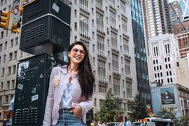 “Ma nữ Thái Lan” ghi điểm với gu thời trang cực sành điệu 