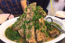 Loạt món ăn size “khủng” ở Sài Gòn khiến dân tình thích thú
