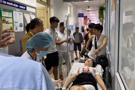 Gallery - Fan nữ trúng pháo sáng CĐV Nam Định - image 1