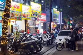 Nhìn lại gần 1 năm 'cuộc chiến' giành vỉa hè cho người đi bộ ở Hà Nội