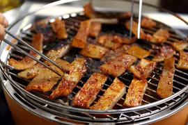 Tò mò món da heo nướng - món nhậu khuya gây nghiện ở Hàn Quốc