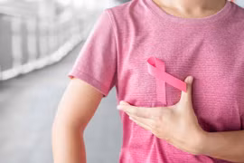 Đi khám ung thư ngay khi cho con bú có dấu hiệu lạ này