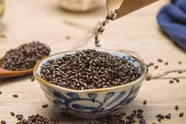 Kiên trì uống nước hạt muồng cực tốt cho đàn ông 