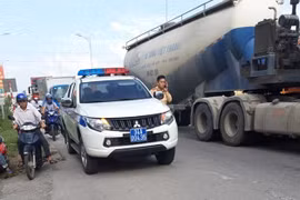 Đi sang đường, học sinh lớp 3 bị xe container tông tử vong