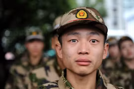 Không tuyển đủ quân, Trung Quốc phải hạ yêu cầu nhập ngũ