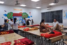 Hà Nội: Di dời 160 dân chung cư A7 Tân Mai tránh bão Yagi