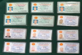 Trả 54 triệu đồng cho cụ ông có 5 chứng minh thư, 7 thẻ căn cước