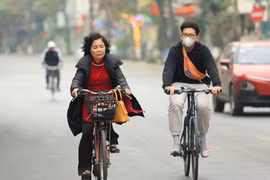 Sáng mùng 1 Tết, người Hà Nội thong dong đón năm mới