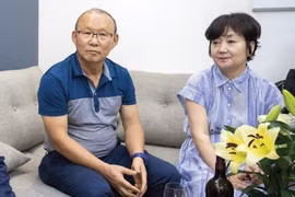 HLV Park Hang Seo và hôn nhân đẹp - bền - uy tín với bà xã