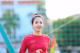 Nữ cầu thủ được tập trung cho ASIAD 19 đẹp miễn chê trên sân tập