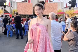 Hot girl bắn cung đẹp nhất Sài Gòn diện áo yếm căng tràn sức sống