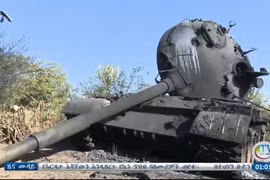 Cua thép T-72 bị 'lột mai' khi trúng đòn hiểm từ UAV chiến đấu Iran